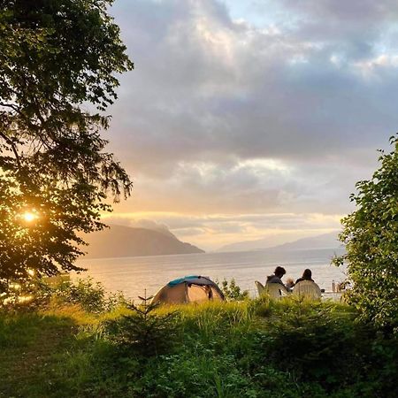 Hotel Nokling & Camping Hjelmeland Екстер'єр фото