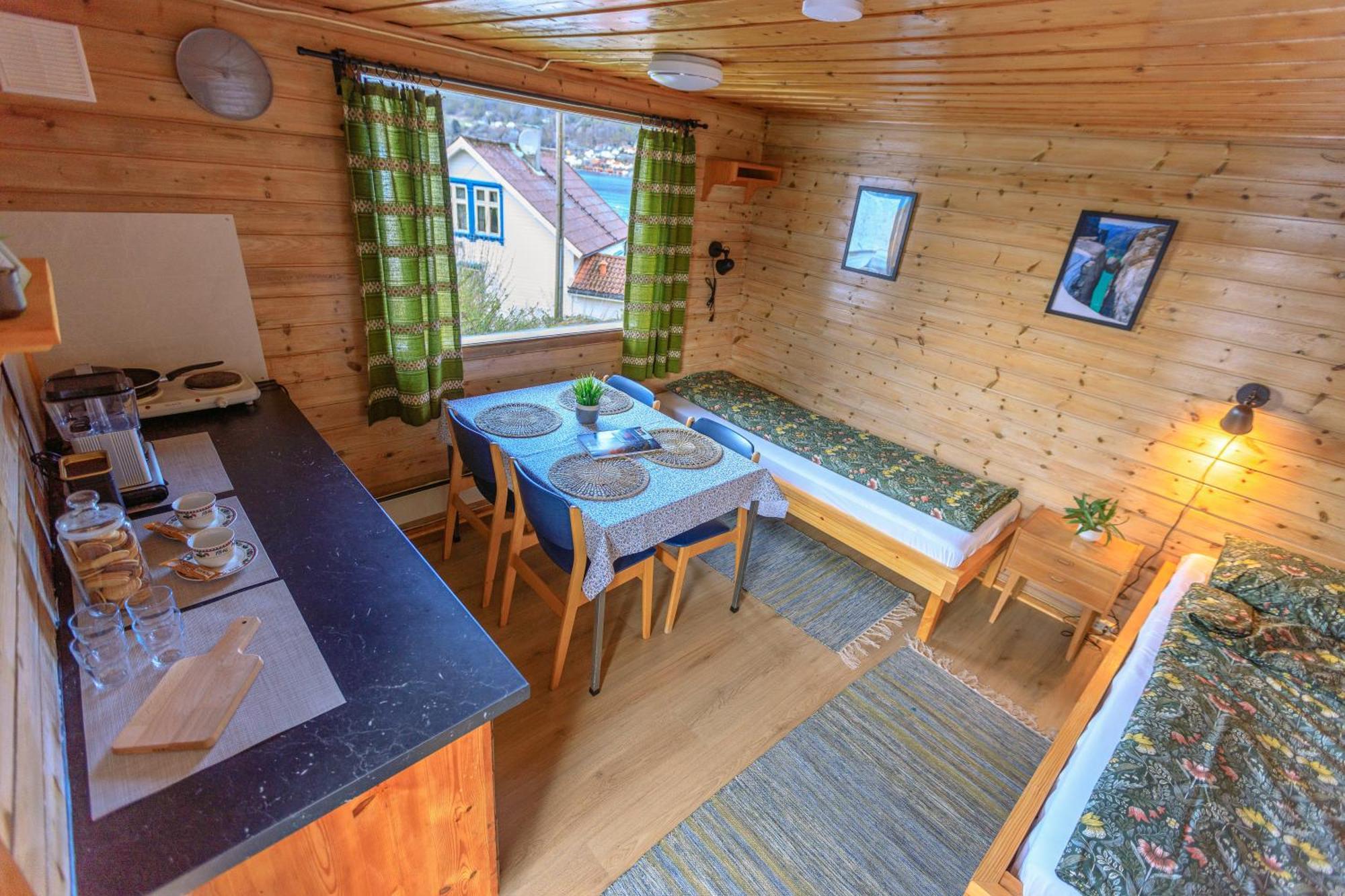Hotel Nokling & Camping Hjelmeland Екстер'єр фото